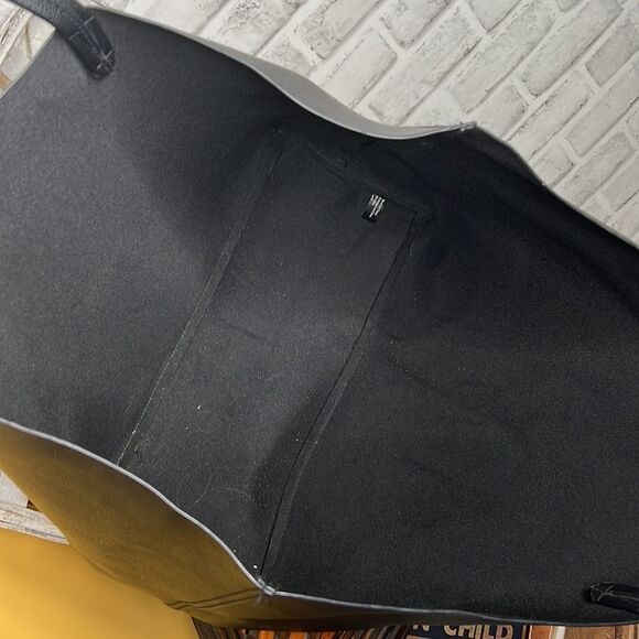 Victoria`s Secret XL Open Tote Bag Faux Leather Black Beach Bag Pool - Picture 5 of 5